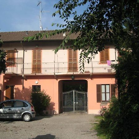 Le Petit Fleur Hotel Bareggio Екстериор снимка